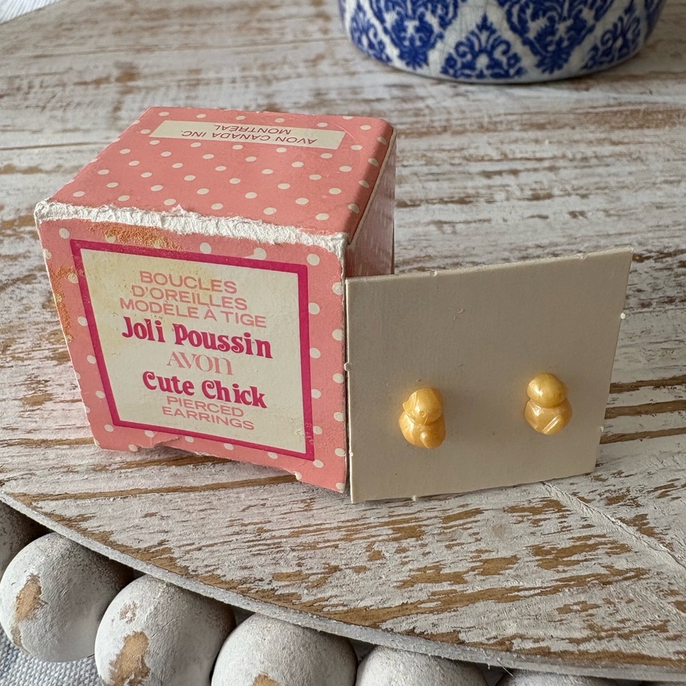 Vintage Avon Cute Chick Pierced Earrings NIB